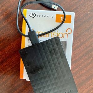 SSD - Seagate Expansion Portable 1TB External Hard Drive HDD – USB 3.0